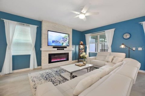 Casa en venta en Kissimmee, Florida, 8 dormitorios, 398.46 m2 № 2232963 - foto 13