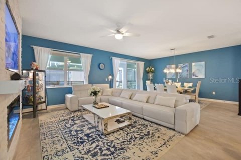 Casa en venta en Kissimmee, Florida, 8 dormitorios, 398.46 m2 № 2232963 - foto 10