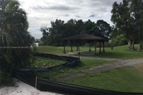 Propiedad comercial en venta en Palm Beach, Florida № 1937412 - foto 16