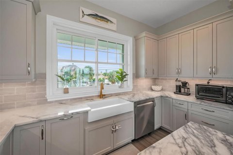 Villa ou maison à vendre à Saint Pete Beach, Floride: 5 chambres, 281.31 m2 № 1914125 - photo 25