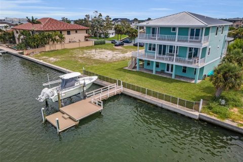 Villa ou maison à vendre à Saint Pete Beach, Floride: 5 chambres, 281.31 m2 № 1914125 - photo 4