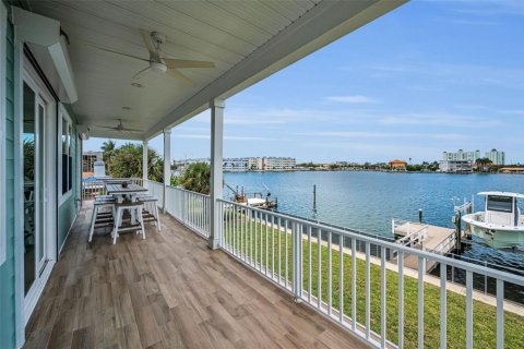 Villa ou maison à vendre à Saint Pete Beach, Floride: 5 chambres, 281.31 m2 № 1914125 - photo 15