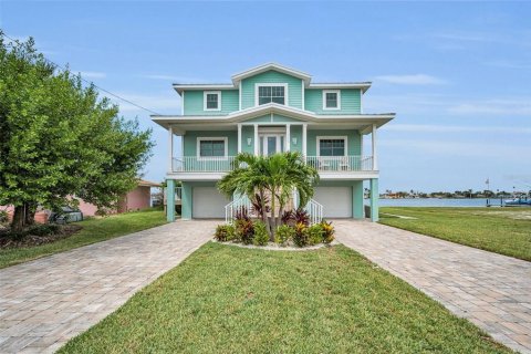 Villa ou maison à vendre à Saint Pete Beach, Floride: 5 chambres, 281.31 m2 № 1914125 - photo 9