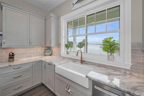 Villa ou maison à vendre à Saint Pete Beach, Floride: 5 chambres, 281.31 m2 № 1914125 - photo 26