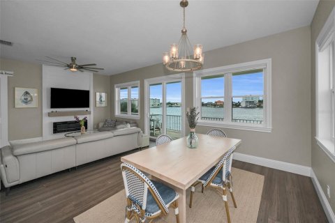 Villa ou maison à vendre à Saint Pete Beach, Floride: 5 chambres, 281.31 m2 № 1914125 - photo 14