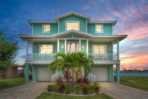 Villa ou maison à vendre à Saint Pete Beach, Floride: 5 chambres, 281.31 m2 № 1914125 - photo 1