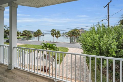 Villa ou maison à vendre à Saint Pete Beach, Floride: 5 chambres, 281.31 m2 № 1914125 - photo 10