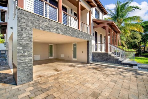 Villa ou maison à louer à Key Biscayne, Floride: 5 chambres, 343.83 m2 № 2022540 - photo 22