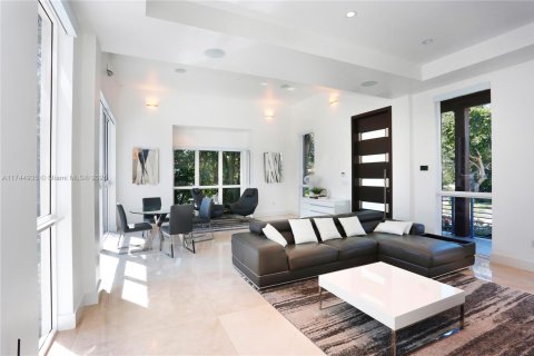 Villa ou maison à louer à Key Biscayne, Floride: 5 chambres, 343.83 m2 № 2022540 - photo 6