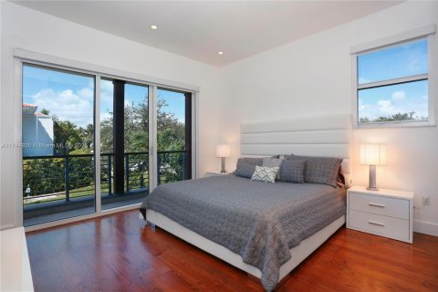 Villa ou maison à louer à Key Biscayne, Floride: 5 chambres, 343.83 m2 № 2022540 - photo 18