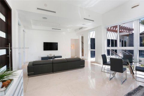 Villa ou maison à louer à Key Biscayne, Floride: 5 chambres, 343.83 m2 № 2022540 - photo 3