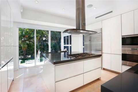 Villa ou maison à louer à Key Biscayne, Floride: 5 chambres, 343.83 m2 № 2022540 - photo 15