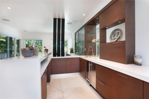 Villa ou maison à louer à Key Biscayne, Floride: 5 chambres, 343.83 m2 № 2022540 - photo 13