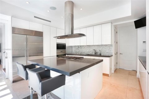 Villa ou maison à louer à Key Biscayne, Floride: 5 chambres, 343.83 m2 № 2022540 - photo 11