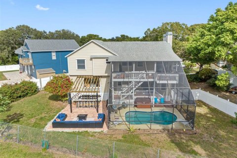 House in Largo, Florida 4 bedrooms, 223.43 sq.m. № 2216247 - photo 7