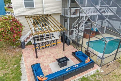 House in Largo, Florida 4 bedrooms, 223.43 sq.m. № 2216247 - photo 6