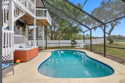 House in Largo, Florida 4 bedrooms, 223.43 sq.m. № 2216247 - photo 2