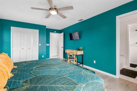 House in Largo, Florida 4 bedrooms, 223.43 sq.m. № 2216247 - photo 28