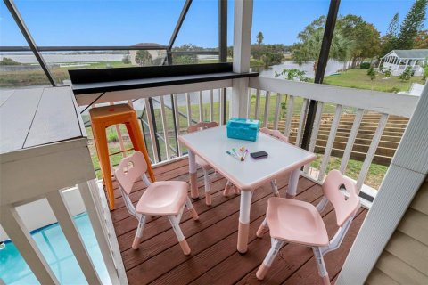 House in Largo, Florida 4 bedrooms, 223.43 sq.m. № 2216247 - photo 15