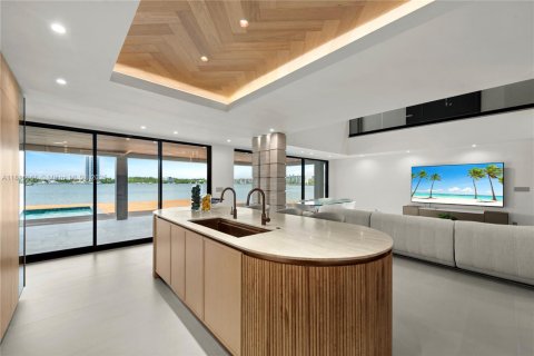 House in North Miami Beach, Florida 6 bedrooms, 591.23 sq.m. № 1770258 - photo 14