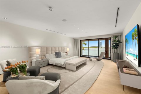 House in North Miami Beach, Florida 6 bedrooms, 591.23 sq.m. № 1770258 - photo 24