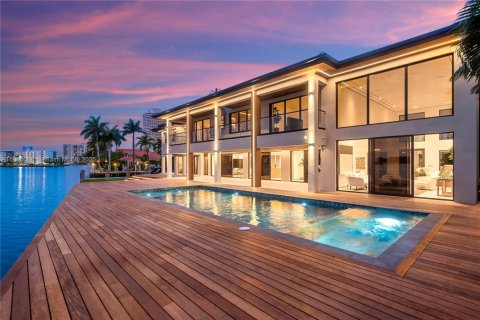 House in North Miami Beach, Florida 6 bedrooms, 591.23 sq.m. № 1770258 - photo 8