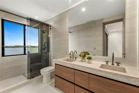 House in North Miami Beach, Florida 6 bedrooms, 591.23 sq.m. № 1770258 - photo 30