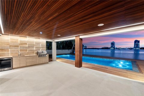 House in North Miami Beach, Florida 6 bedrooms, 591.23 sq.m. № 1770258 - photo 6