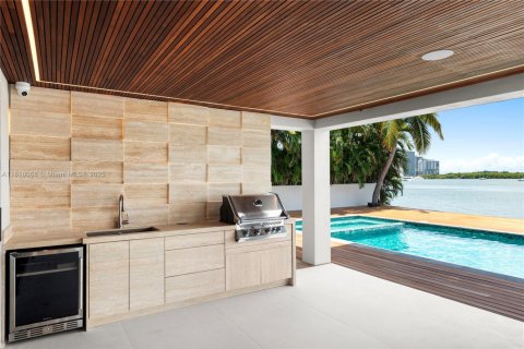 House in North Miami Beach, Florida 6 bedrooms, 591.23 sq.m. № 1770258 - photo 7