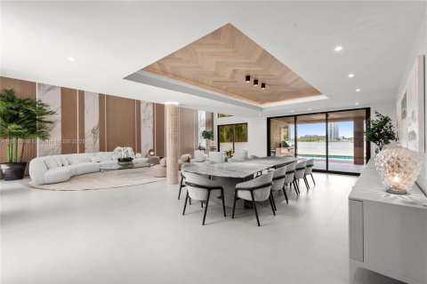House in North Miami Beach, Florida 6 bedrooms, 591.23 sq.m. № 1770258 - photo 12