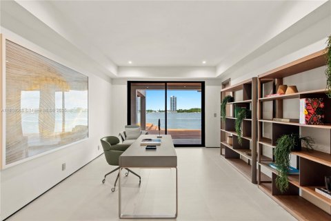 House in North Miami Beach, Florida 6 bedrooms, 591.23 sq.m. № 1770258 - photo 22