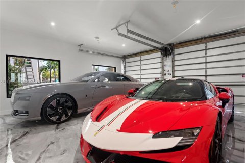 House in North Miami Beach, Florida 6 bedrooms, 591.23 sq.m. № 1770258 - photo 20