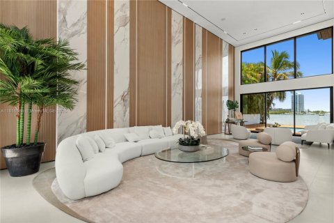 House in North Miami Beach, Florida 6 bedrooms, 591.23 sq.m. № 1770258 - photo 11
