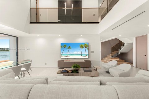 House in North Miami Beach, Florida 6 bedrooms, 591.23 sq.m. № 1770258 - photo 17