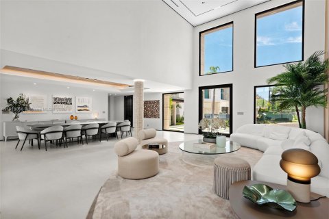 House in North Miami Beach, Florida 6 bedrooms, 591.23 sq.m. № 1770258 - photo 10