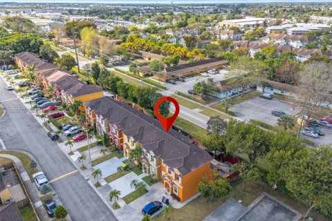 Townhouse in Homestead, Florida 4 bedrooms, 146.04 sq.m. № 2028106 - photo 30