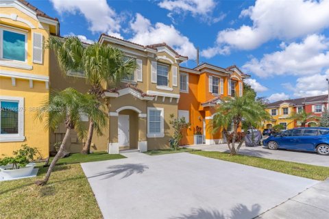 Townhouse in Homestead, Florida 4 bedrooms, 146.04 sq.m. № 2028106 - photo 4