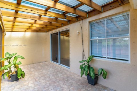 Townhouse in Homestead, Florida 4 bedrooms, 146.04 sq.m. № 2028106 - photo 26