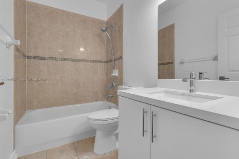 Townhouse in Homestead, Florida 4 bedrooms, 146.04 sq.m. № 2028106 - photo 25