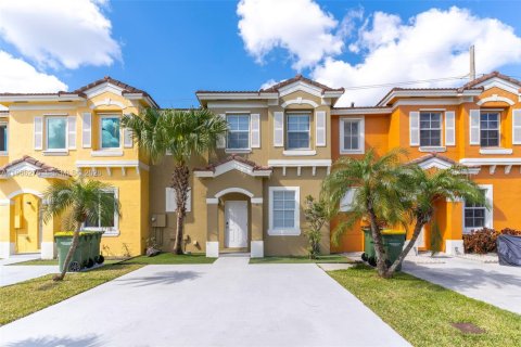 Townhouse in Homestead, Florida 4 bedrooms, 146.04 sq.m. № 2028106 - photo 3