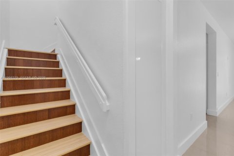 Townhouse in Homestead, Florida 4 bedrooms, 146.04 sq.m. № 2028106 - photo 15