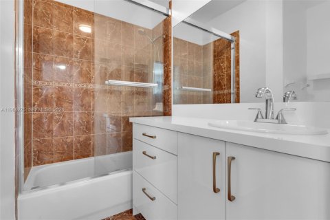 Townhouse in Homestead, Florida 4 bedrooms, 146.04 sq.m. № 2028106 - photo 22