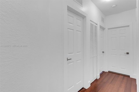 Townhouse in Homestead, Florida 4 bedrooms, 146.04 sq.m. № 2028106 - photo 16