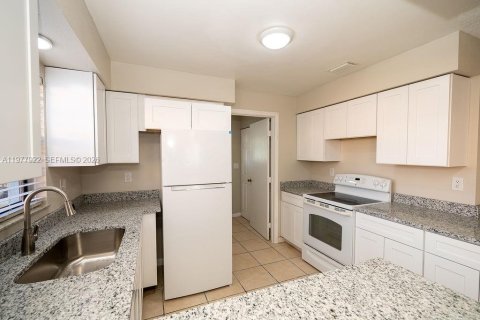 Immobilier commercial à vendre à Rockledge, Floride: 204.57 m2 № 2042562 - photo 5