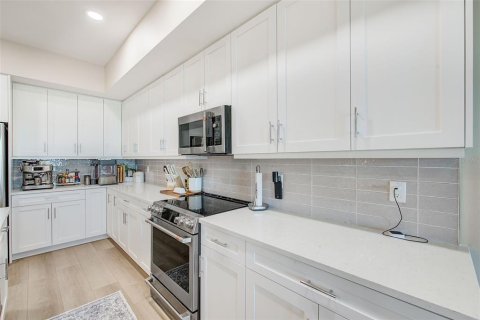 Купить кондоминиум в Мадейра - Бич, Флорида 3 комнаты, 183.76м2, № 2102733 - фото 15