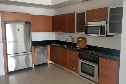 Condo in Miami, Florida, 1 bedroom № 1874607 - photo 4