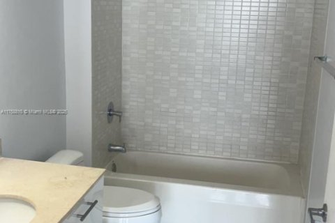 Condo in Miami, Florida, 1 bedroom № 1874607 - photo 5