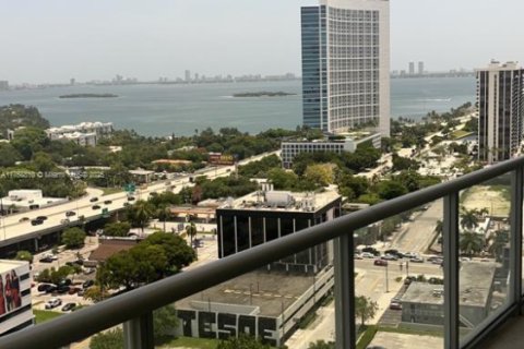 Condo in Miami, Florida, 1 bedroom № 1874607 - photo 3