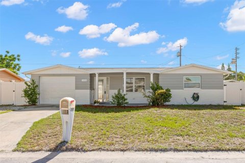 Casa en Holiday, Florida 3 dormitorios, 93.65 m2 № 2363330