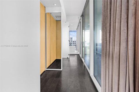 Condominio en venta en Miami Beach, Florida, 2 dormitorios, 180.04 m2 № 1863664 - foto 25